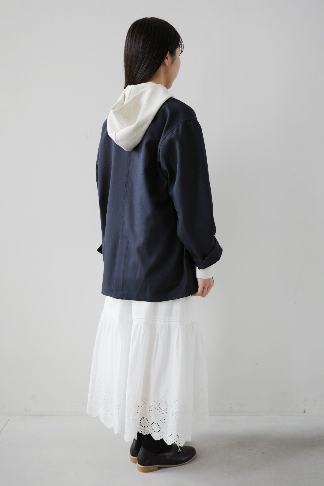 Live in  comfort|リブ イン コンフォート 莉子さんとつくった パリの蚤の市にありそうなポケット付きのアンティーク風レーススカート〈ホワイト〉|スタッフ身長：160cm　着用サイズ：M