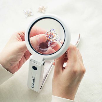 Couturier | リスのロゴ入りライト付きルーペ